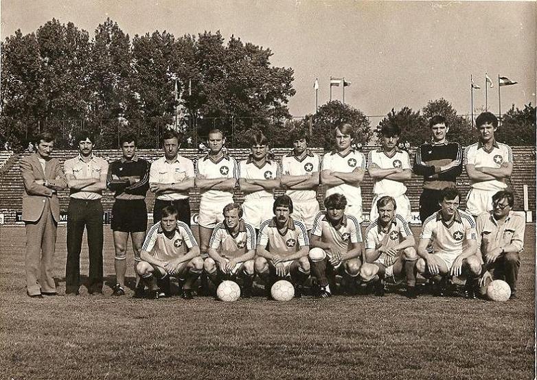Wisła Kraków 1982 - Mariusz Szulżycki szósty z lewej